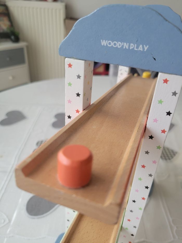 Circuit en bois avec voitures - photo numéro 2