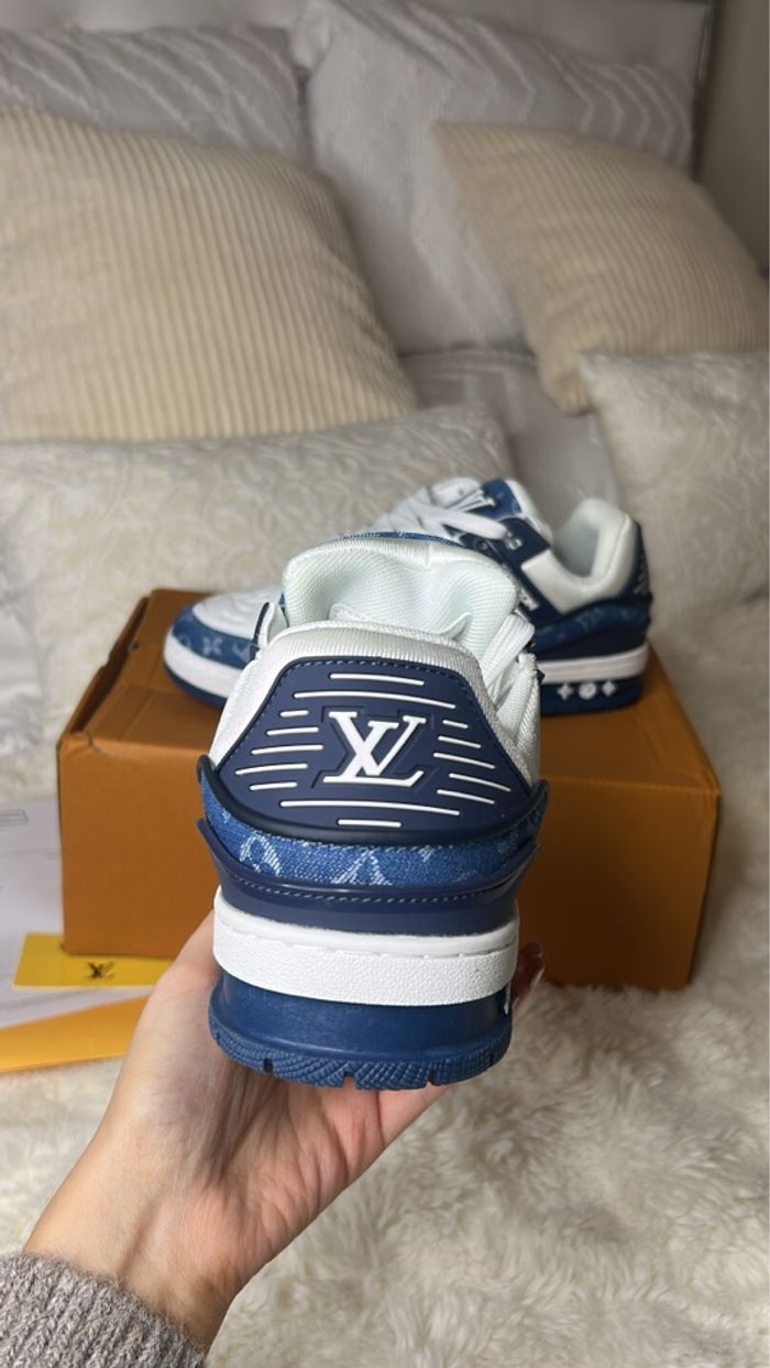 Baskets bleu et blanche - photo numéro 2