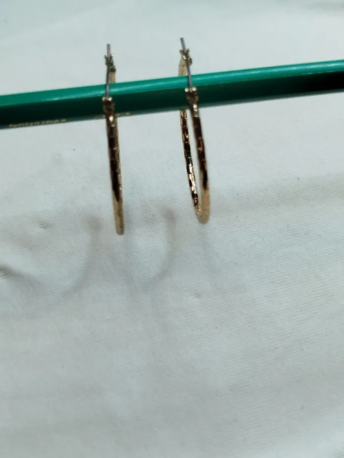Créoles couleur or, effet mailles serrées Boucle d'oreilles fermoir - photo numéro 6