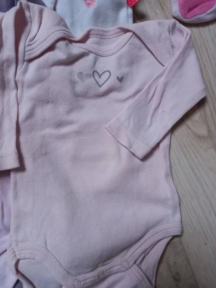 Lot de 9 vêtements - photo numéro 2