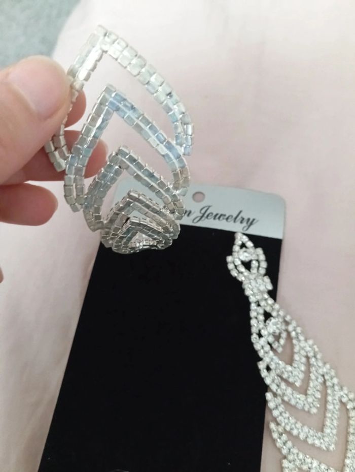 Paire de boucles d'oreilles neuves - photo numéro 3