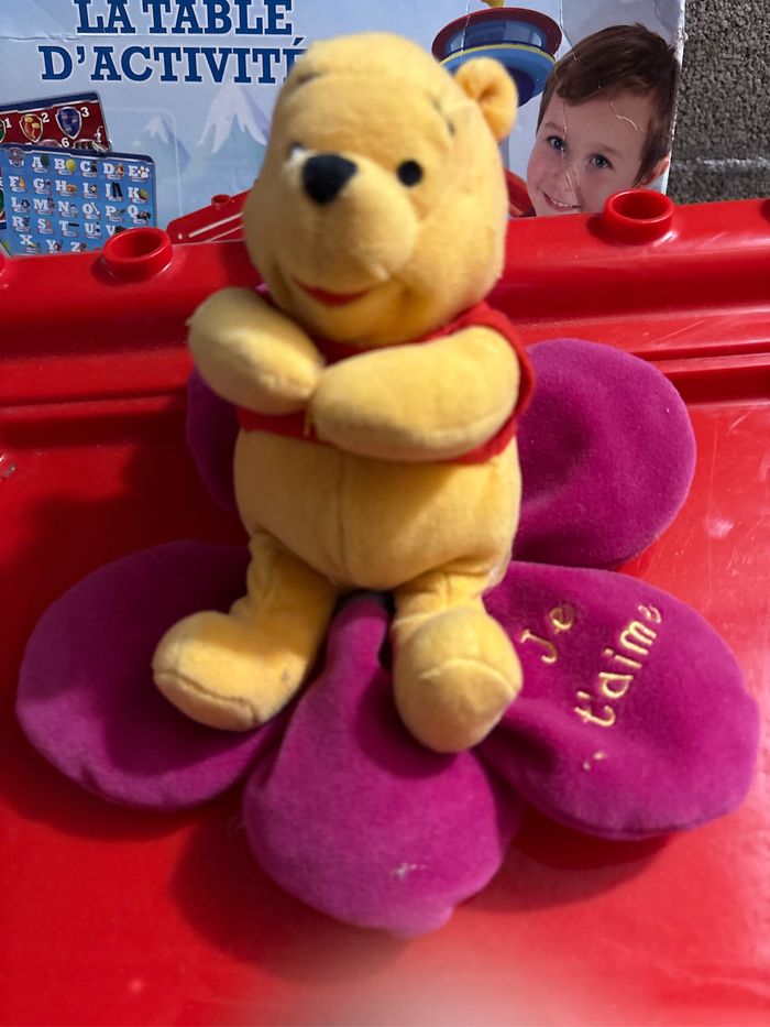 Peluche Winnie fleur Disney je t’aime