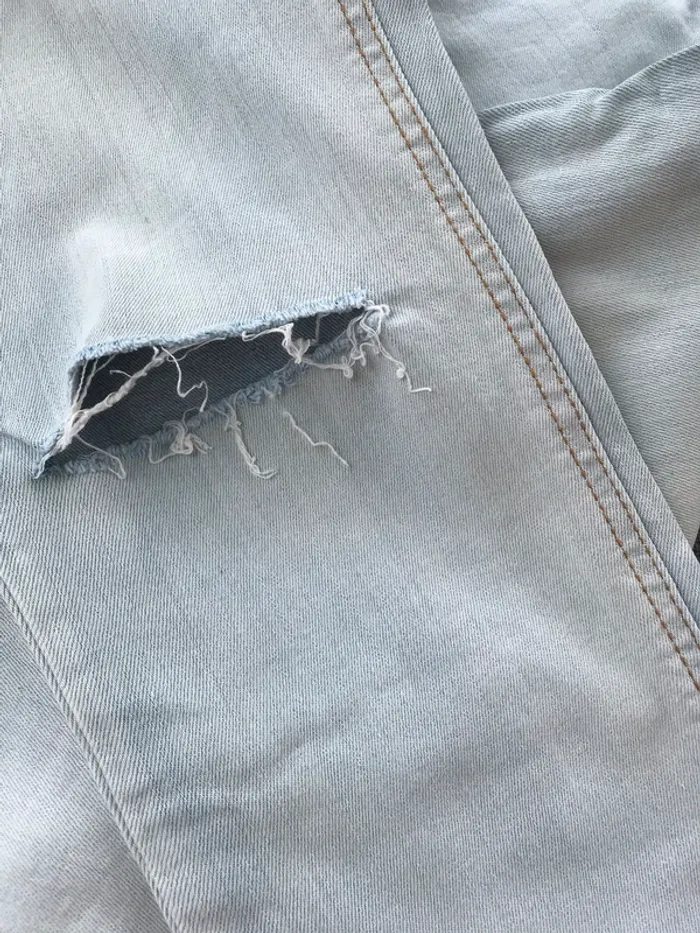 Jean a trou Jennifer taille 36 - photo numéro 3