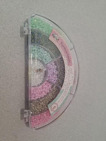 Belle boîte perles de rocaille arc-en-ciel pour créations/bijoux 10 couleurs neuve