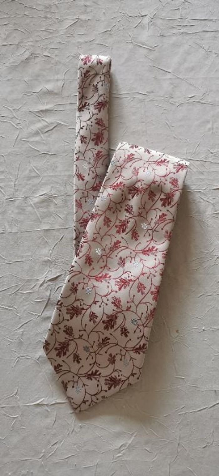 Cravate large motif floral