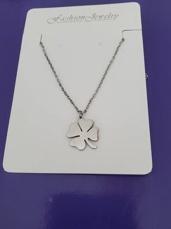 collier pour femme trèfle à quatre feuilles en acier