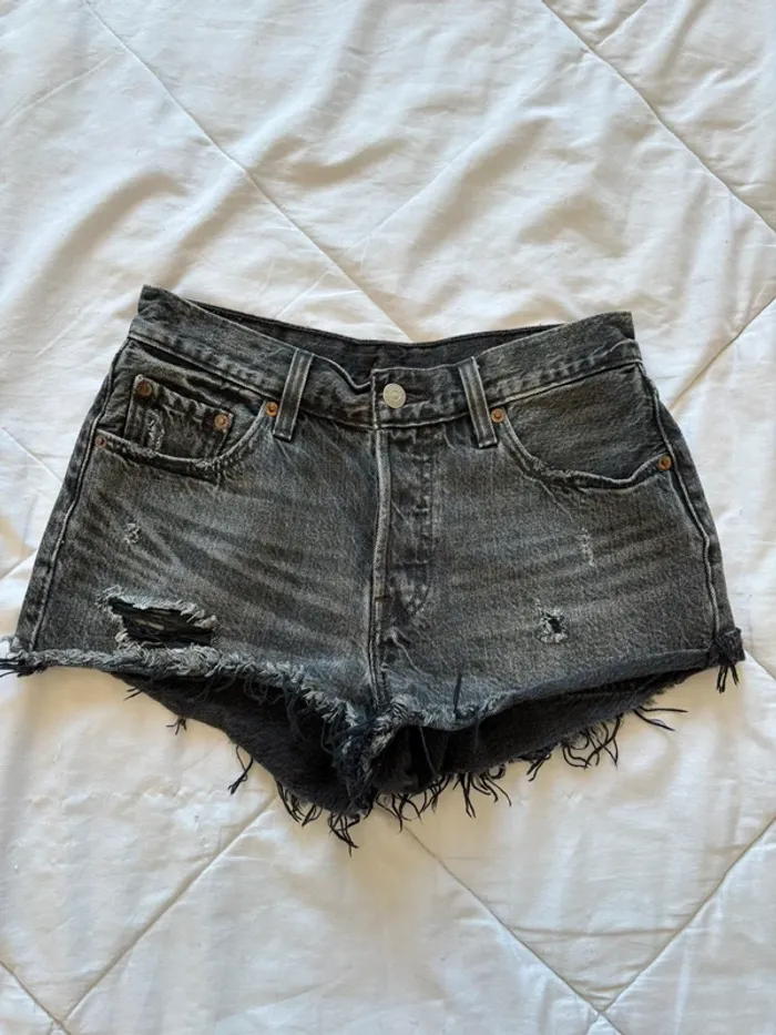 Short Levi’s 501 vintage court mini destroy W26 S/36 – mi taille gris foncé style cut off