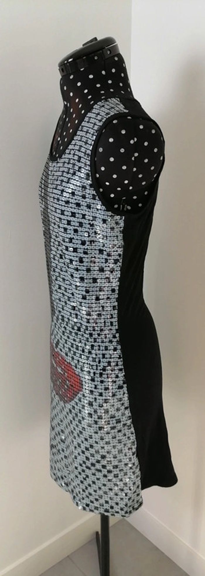 Robe de soirée à sequins visage noir blanc - photo numéro 3