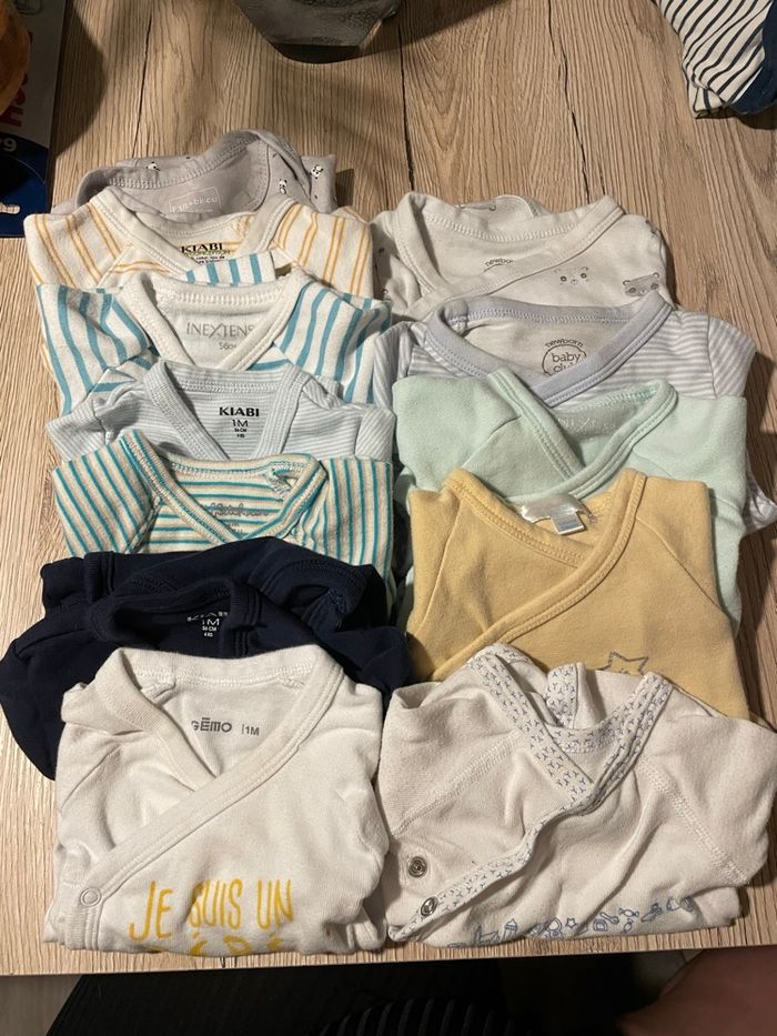Lot de vêtements bébé 1 mois / 30 pcs