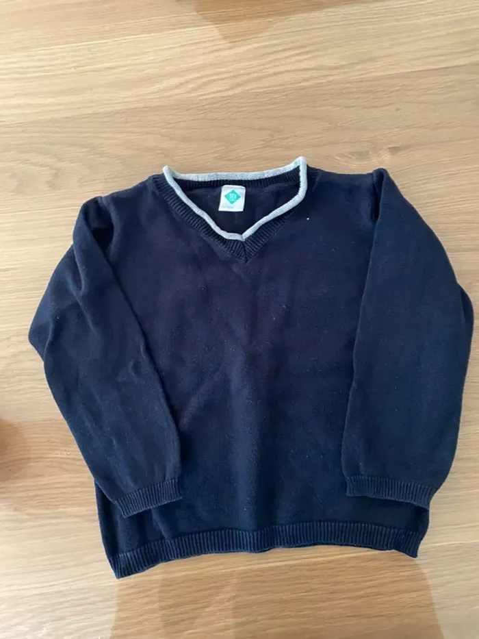 Pull col V tex 23 mois