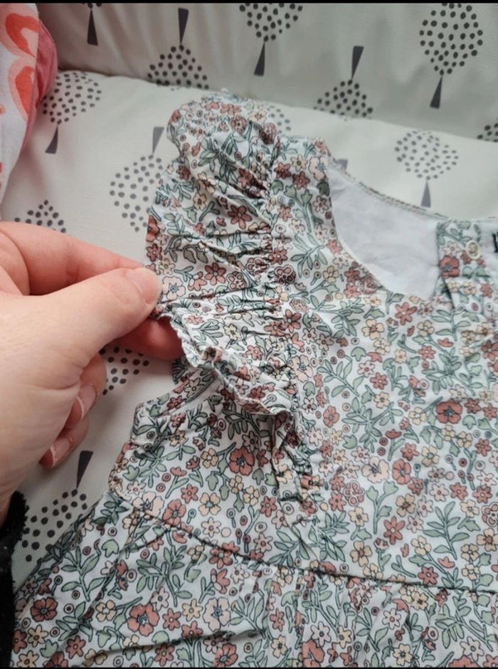 Robe fleurie 9 mois - photo numéro 4