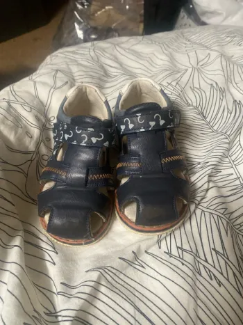 Sandalette enfant 23