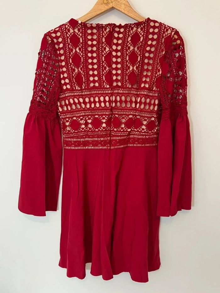 Robe rouge brodée - photo numéro 2