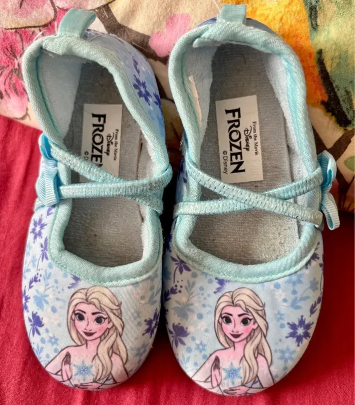 Chaussons ballerines bon état général taille 25 La reine des neiges - photo numéro 2