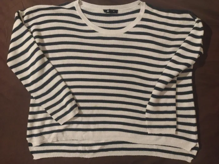 Pull rayé épaules dénudées - photo numéro 5