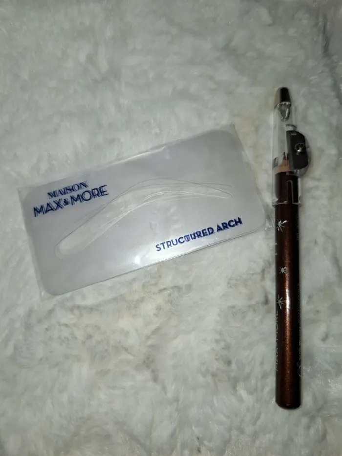 Crayon pour les yeux brun cuivré et pochoirs (3) à sourcils