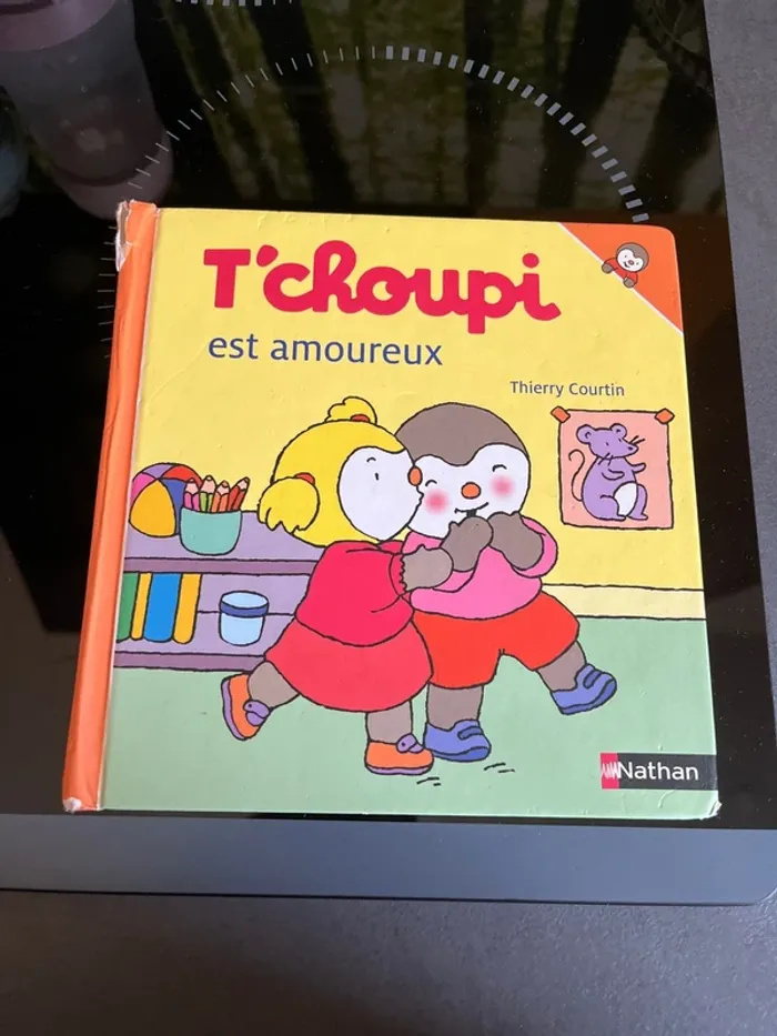 Livre tchoupi est amoureux