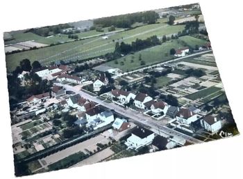 Carte postale ancienne  Marconnelle (Pas-de Calais)  La Rue du Moulin Vue aérienne