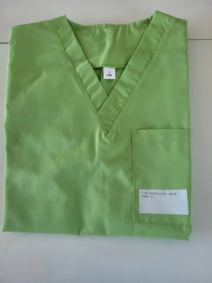 Blouse infirmière aide soignant neuve en XS 🏷 - photo numéro 2