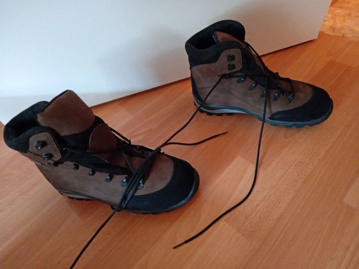 Bottines marron et noire neuves. Pointue 42 - photo numéro 4