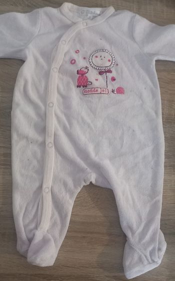 Pyjama fille taille 3 mois Pression à l'avant