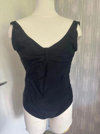 Maillot de bain 1 pièce taille 46 •
