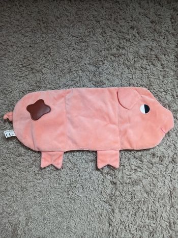 Livre en tissus Un petit cochon pendu au plafond excellent état