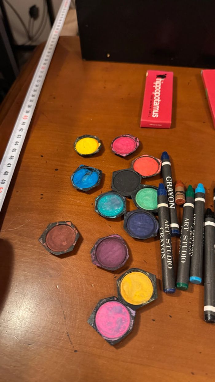 Ensemble de plusieurs crayon de couleur, crayon de cire, crayon à l’huile, et peinture - photo numéro 3