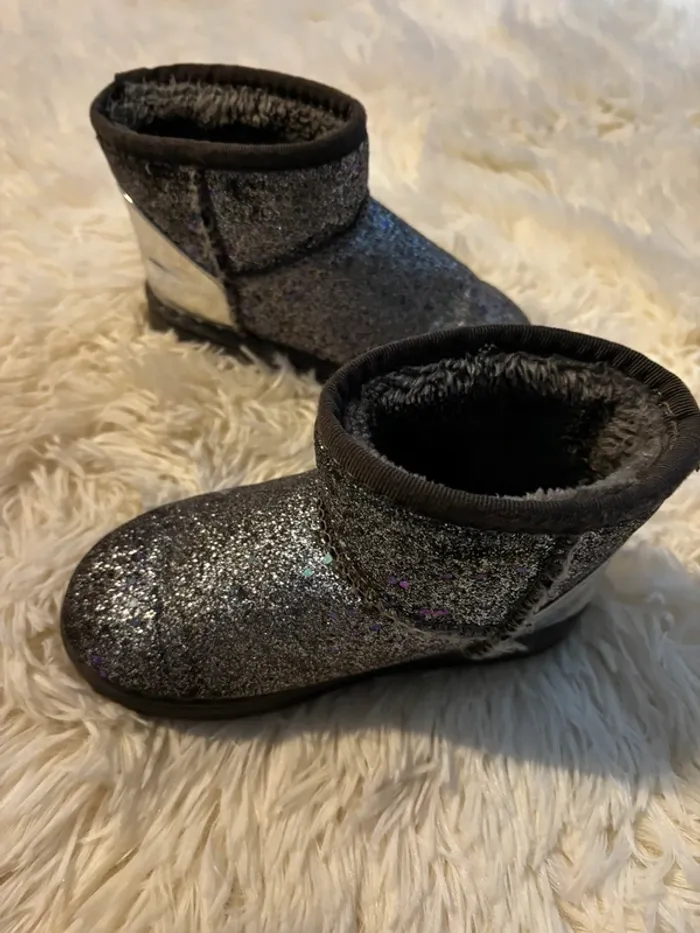 Bottes grises - photo numéro 3