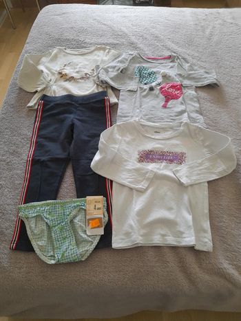 Lot de vêtements fille taille 4 ans