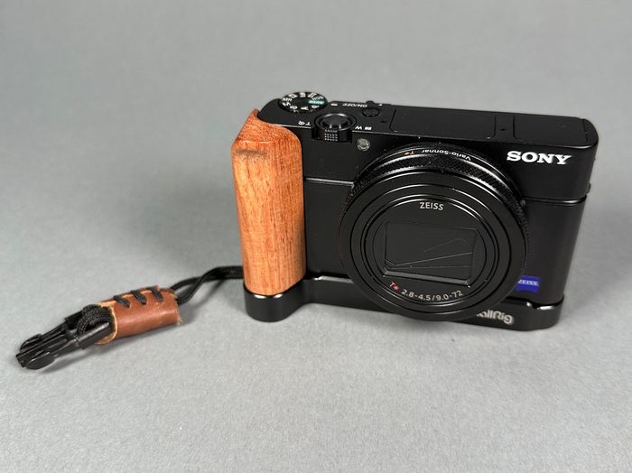 SONY Cyber-shot DSC-RX100 VII M7 Appareil photo numérique Zeiss avec grand pack d'accessoires - photo numéro 2