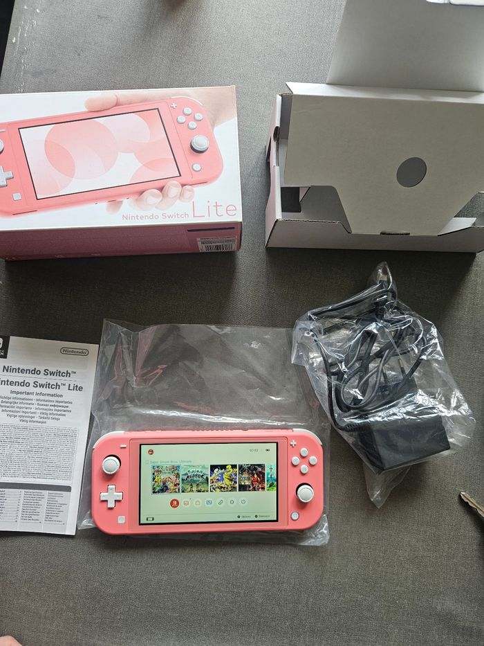 Switch lite rose en parfait état