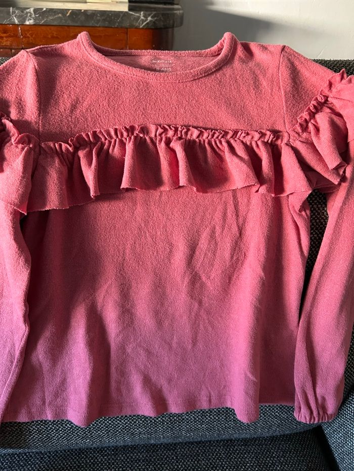 Pulls  8 ans  4 couleurs differentes  , 5€ l’un , le lot des 4 pulls 16€ - photo numéro 3