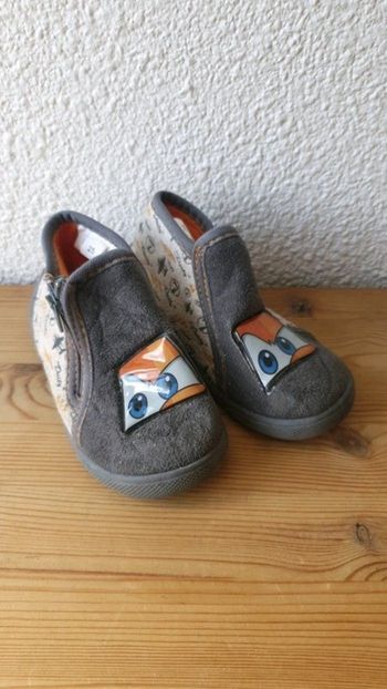 chausson gris planes Disney