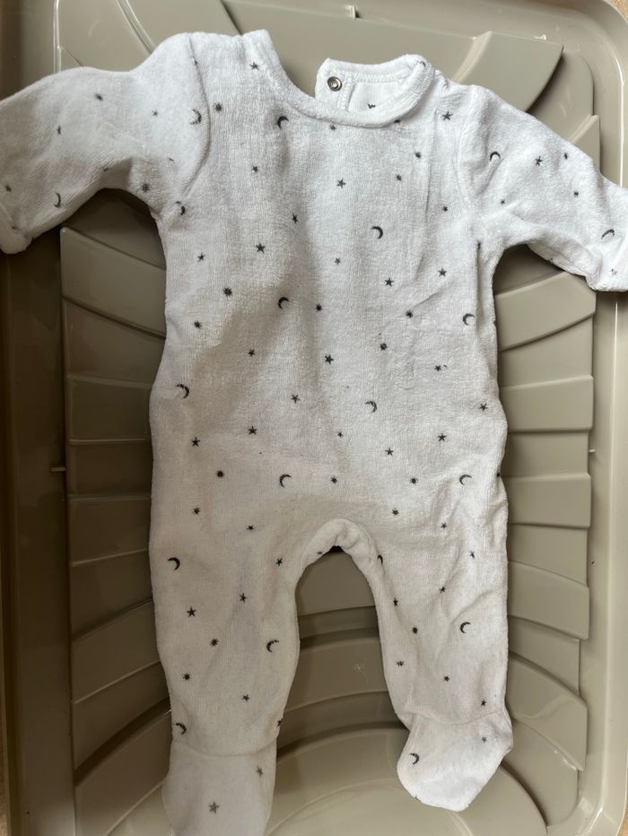 3 Pyjamas en  3 mois - photo numéro 2