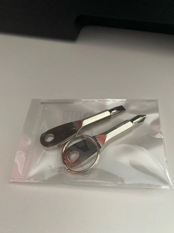 Porte clés tournevis plat et cruciforme