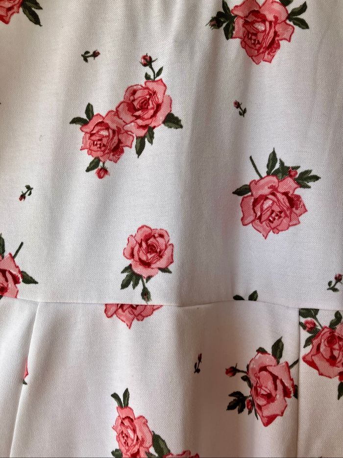 Robe patineuse blanche à fleurs roses 🌸 - photo numéro 4