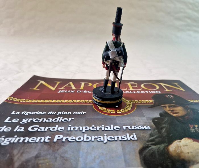Figurine  , Napoléon , jeux d'échec de collection  , numéro 8 , le grenadier de la garde Imperia russe ,  régiment  Preobrajenski - photo numéro 3