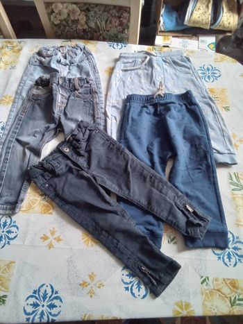 Lot pantalons garçons t 24 mois