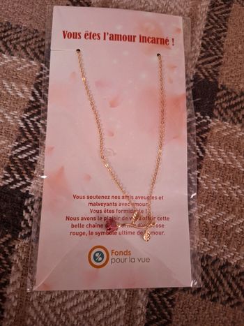 Collier avec rose