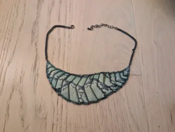 Collier écailles