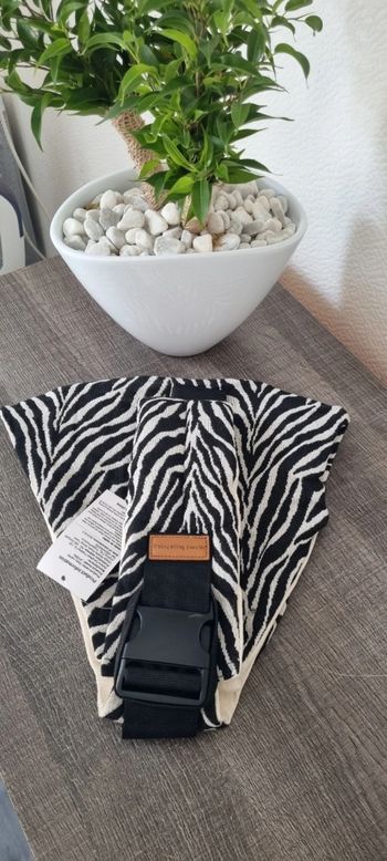 Très jolie porte bébé neuf (zebre)