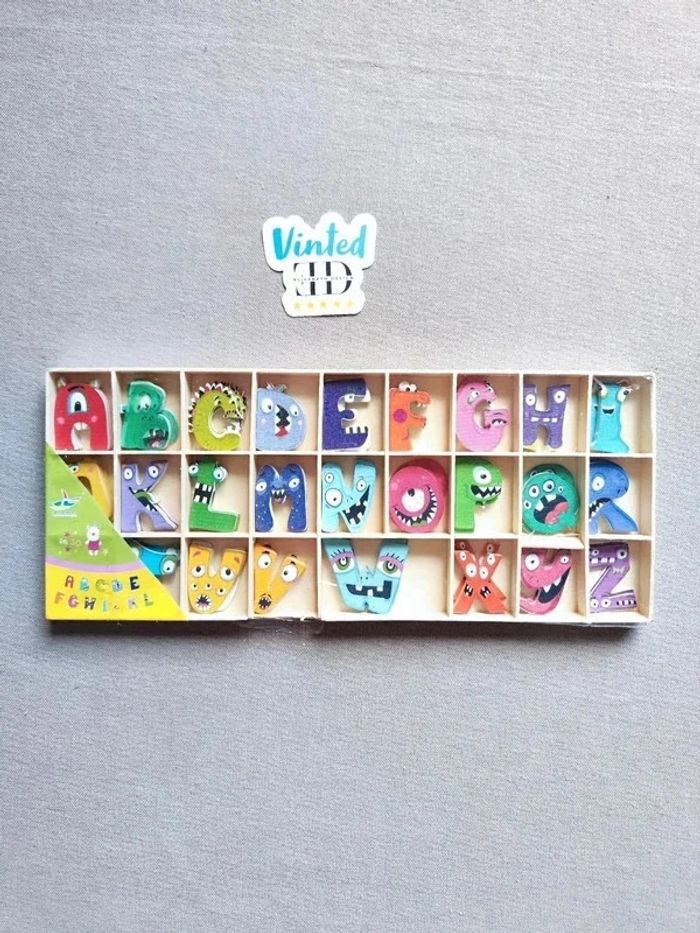 Lot 130 pièces alphabet en bois.