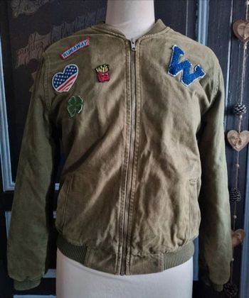 Veste zippée kaki avec écussons intérieur fourré taille XS