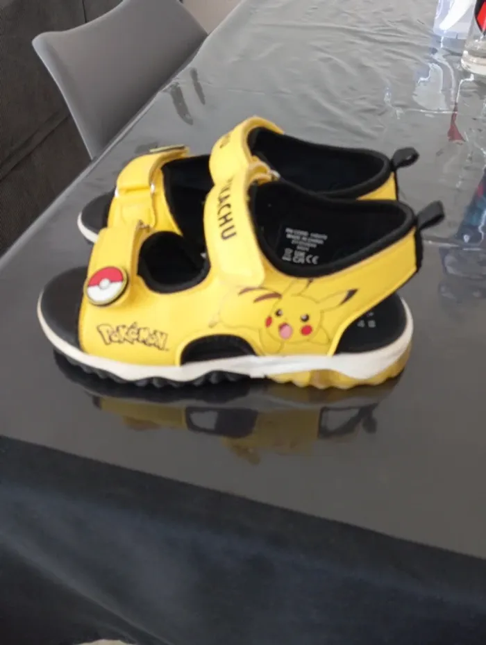 Sandale Pikachu - photo numéro 2