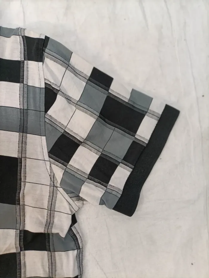Polo Azzaro à carreaux noirs et gris, col côtelé, style vintage chic taille 46 estimée A1128 - photo numéro 3