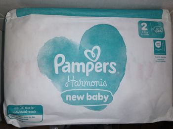 Lot de 6 paquets de couches bébé Pampers Harmonie taille 2 