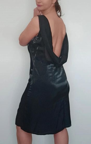 Robe de soirée dos nu satinée brillante irisée taille 42