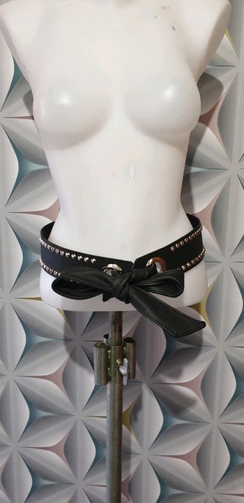 Ceinture à clou gros noeu originale