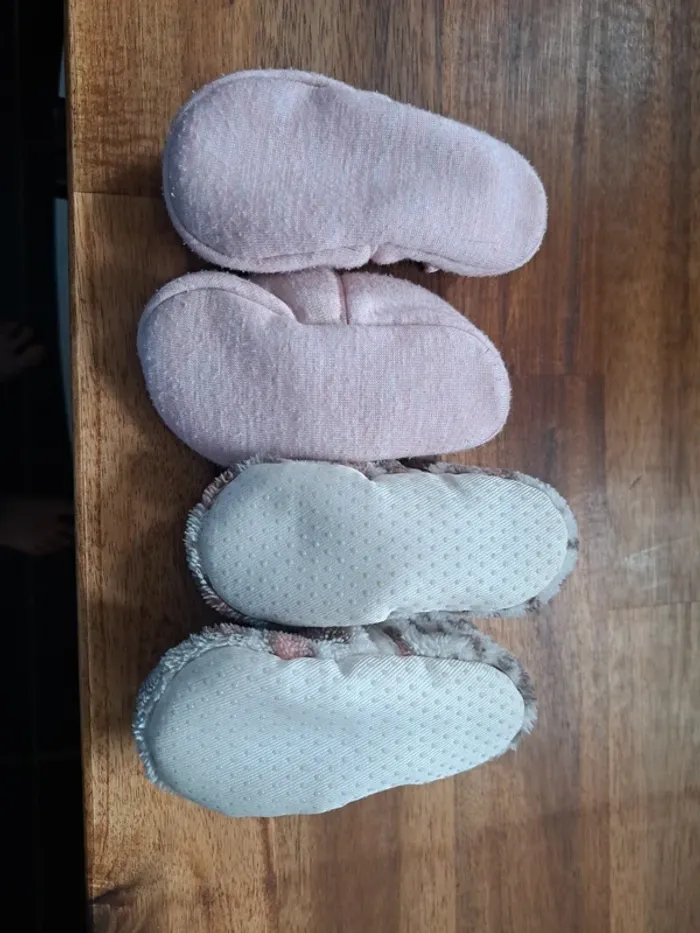 2 paires petits chaussons - photo numéro 4